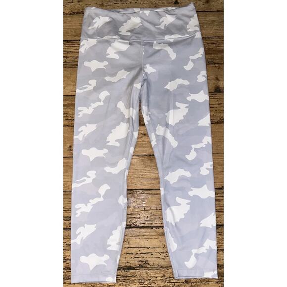 Yogalicious Lux Women’s Size XL Light Gray Camo Cropped Leggings NWOT - Picture 1 of 6